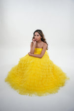 ഗാലറി വ്യൂവറിലേക്ക് ചിത്രം ലോഡ് ചെയ്യുക, Blythe satin and tulle ruffled net backless dress with adjustable net belt