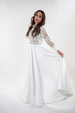 ഗാലറി വ്യൂവറിലേക്ക് ചിത്രം ലോഡ് ചെയ്യുക, Esther white lace full sleeved floral maxi dress with crystallized belt