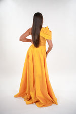 ഗാലറി വ്യൂവറിലേക്ക് ചിത്രം ലോഡ് ചെയ്യുക, Cordelia tafetta asymmetrical shoulder strap trail sleeveless maxi dress