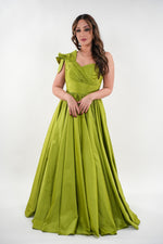 ഗാലറി വ്യൂവറിലേക്ക് ചിത്രം ലോഡ് ചെയ്യുക, Daphne taffeta asymmetrical pleated bust sleeveless maxi dress
