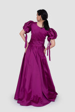 ഗാലറി വ്യൂവറിലേക്ക് ചിത്രം ലോഡ് ചെയ്യുക, Thalia Rich Violet Taffeta V-Neckline Gown With Short Puff Sleeves
